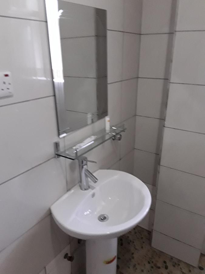 Bizay Hotel Sunyani Экстерьер фото