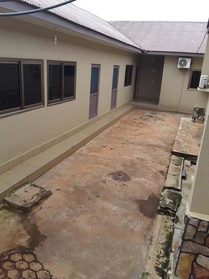 Bizay Hotel Sunyani Экстерьер фото